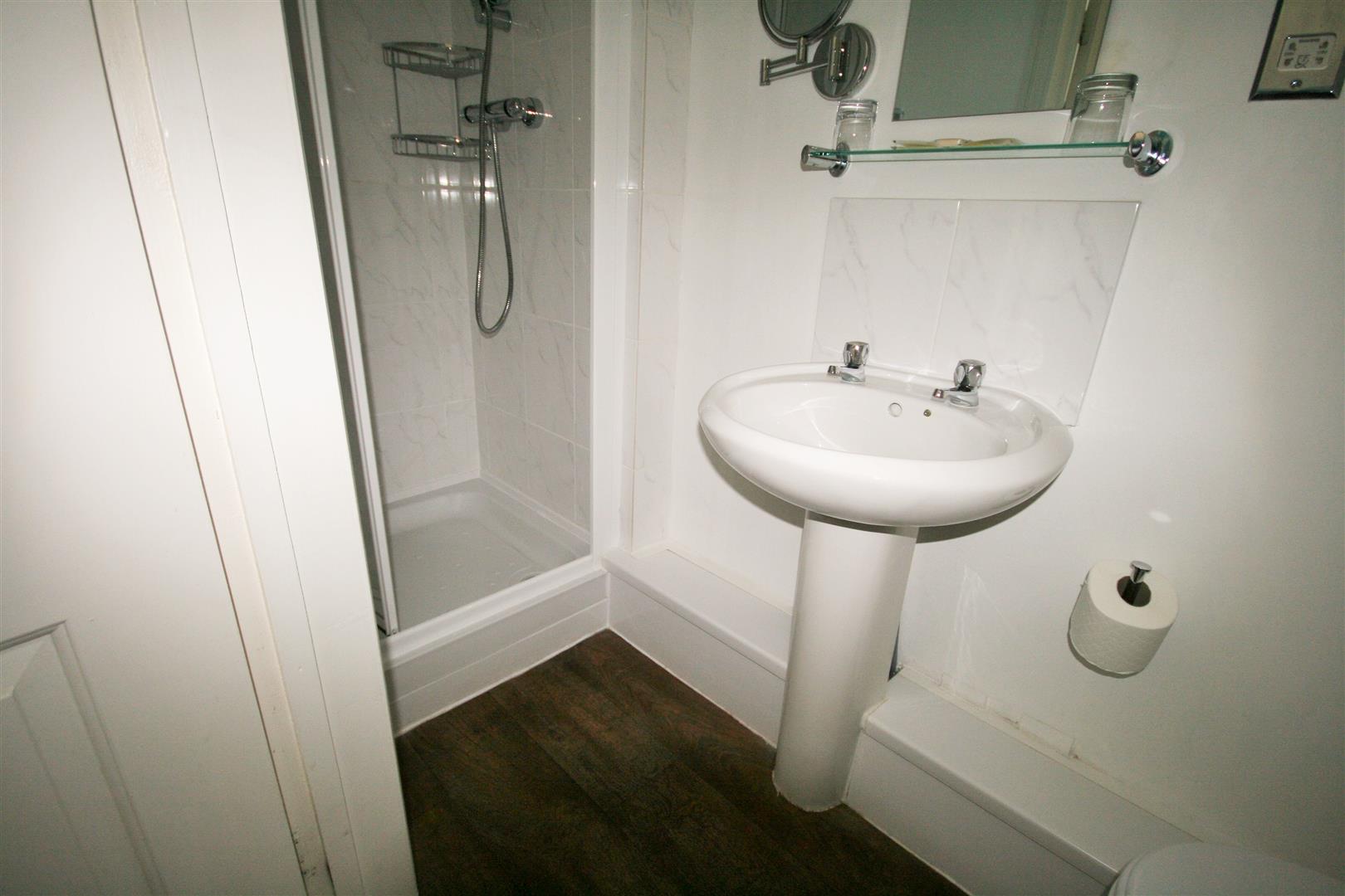 EN SUITE